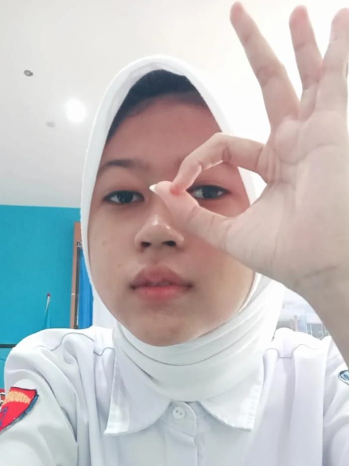 Risya as a XI RPL 1 Student!